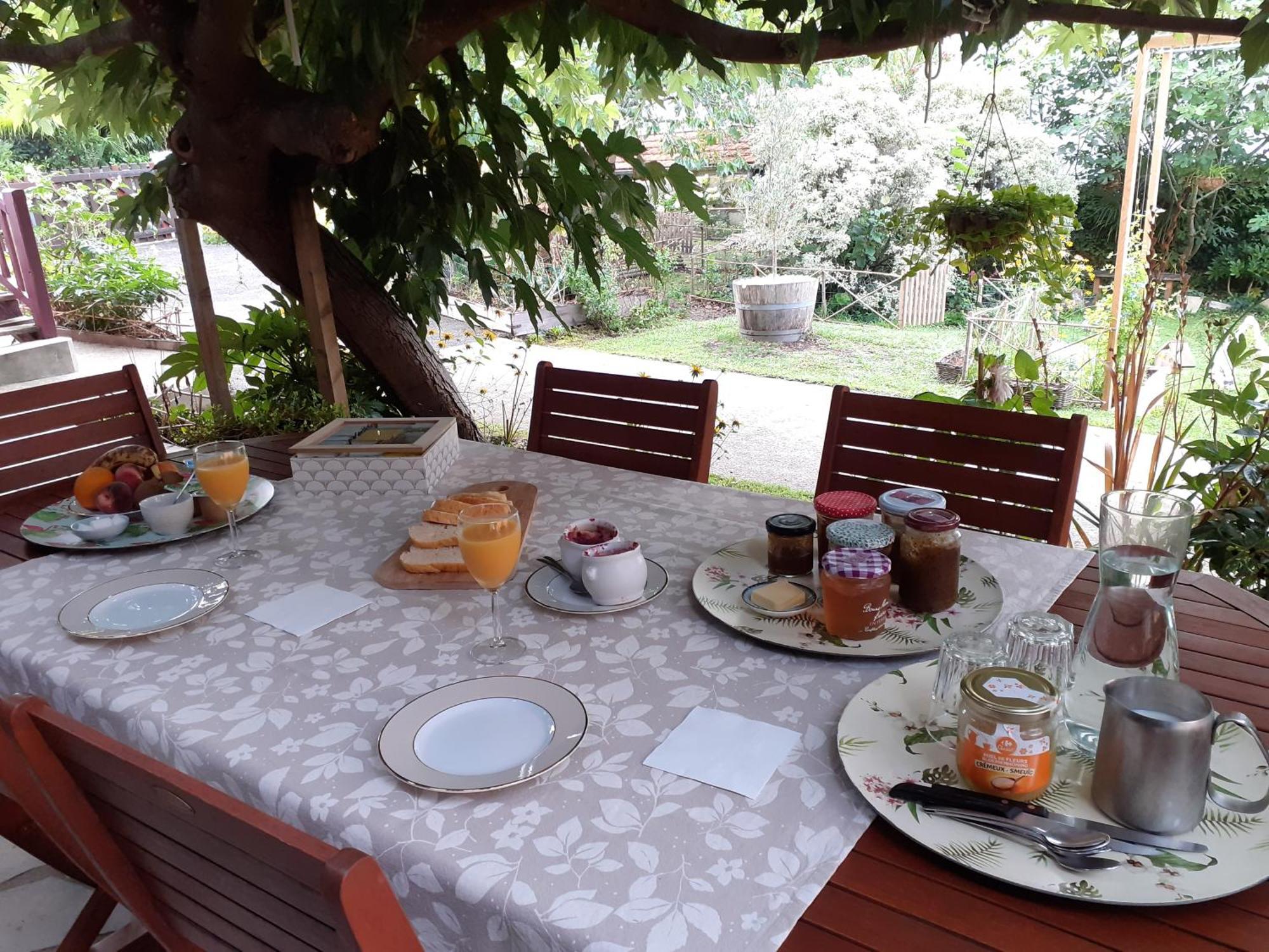 Au Bosquet, Chambre Et Salle De Bains Avec Petit Dejeuner A 600 M Du Centre Dans Un Cadre Calme Et Verdoyant Salies-de-Béarn Kültér fotó